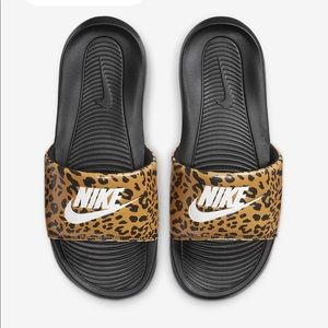 🐆Women Nike Slides NWT